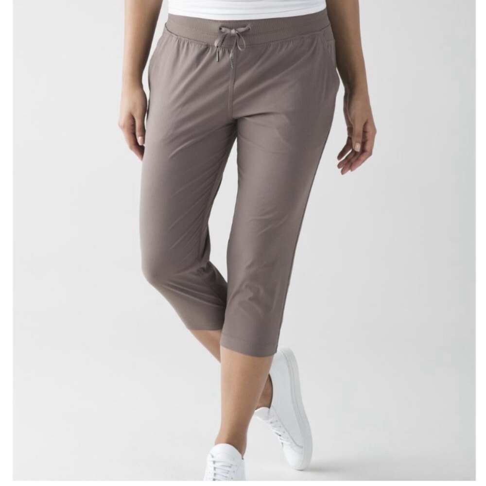 Lululemon Dance Studio Crop II (Unlined) Capri Pant Cool Cocoa Tan Swift Size 6